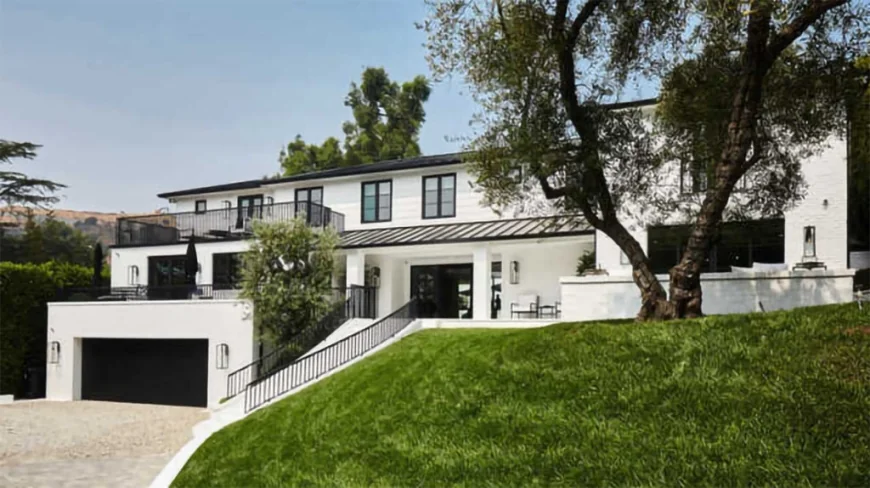 Woman Arrested for Firing Shots at Rihanna’s Los Angeles Home