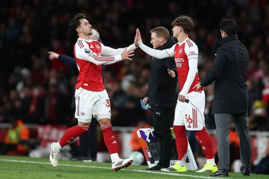 Arsenal players celebrating goal together vs Everton Premier League match