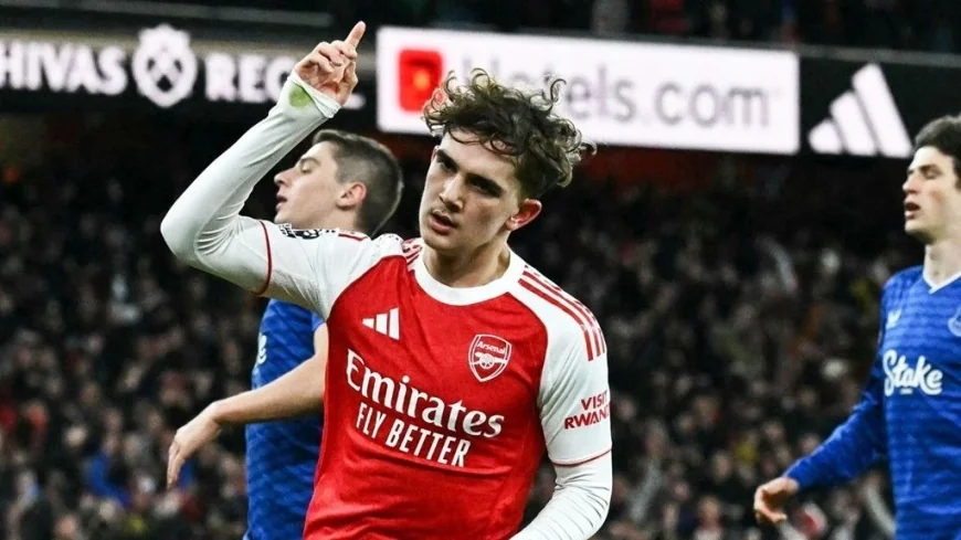 Arsenal and Everton players competing for header during Premier League match