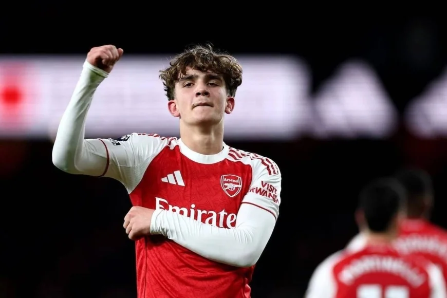 Declan Rice celebrating with Arsenal teammate during Everton match