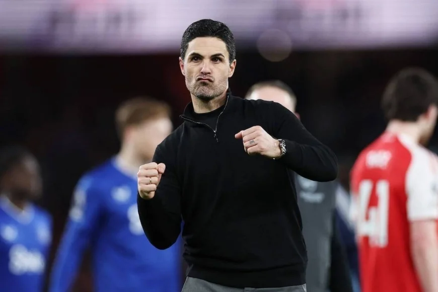 Max Dowman running with the ball for Arsenal vs Everton Premier League match
