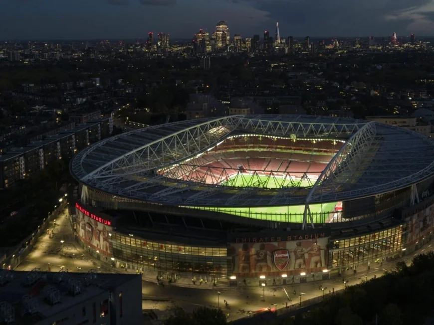 Arsenal fans atmosphere Emirates Stadium crowd Premier League match day