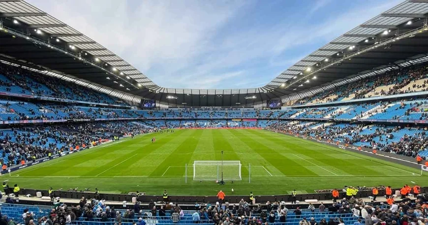 Manchester City fans atmosphere Etihad Stadium crowd Premier League match day